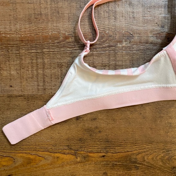 Victoria’s Secret 🤫 Bra 32B ❤️ - Picture 3 of 3